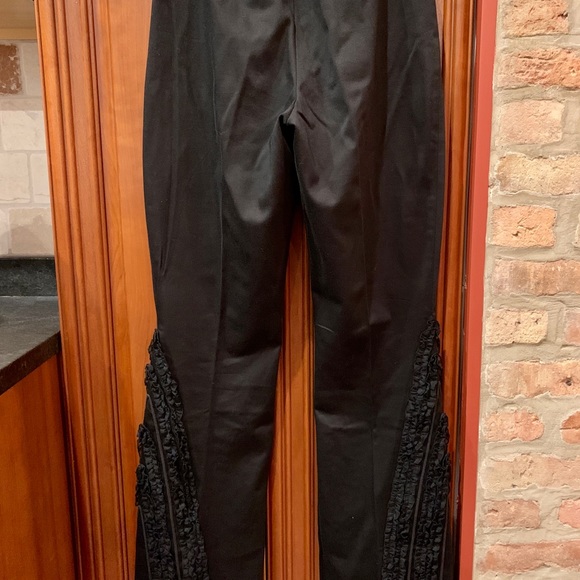 CACHE BLACK SATEEN TUXEDO PANTS WITH FRONT ZIP AND TUXEDO RUFFLE ON LEGS. W- 0. - Picture 3 of 11
